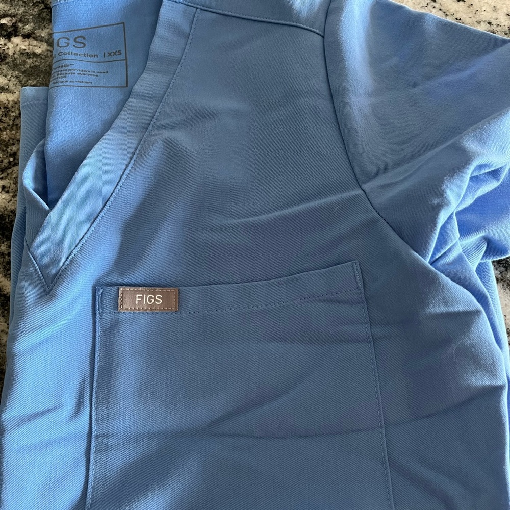 Figs scrub top